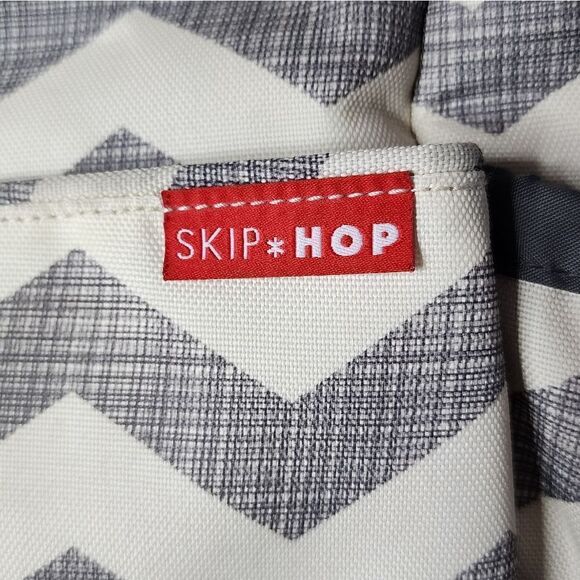 Skip Hop Baby Duo Chevron Gray Diaper Bag - Picture 2 of 5